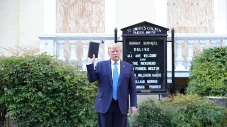 This image has an empty alt attribute; its file name is bible-thump-trump.jpg
